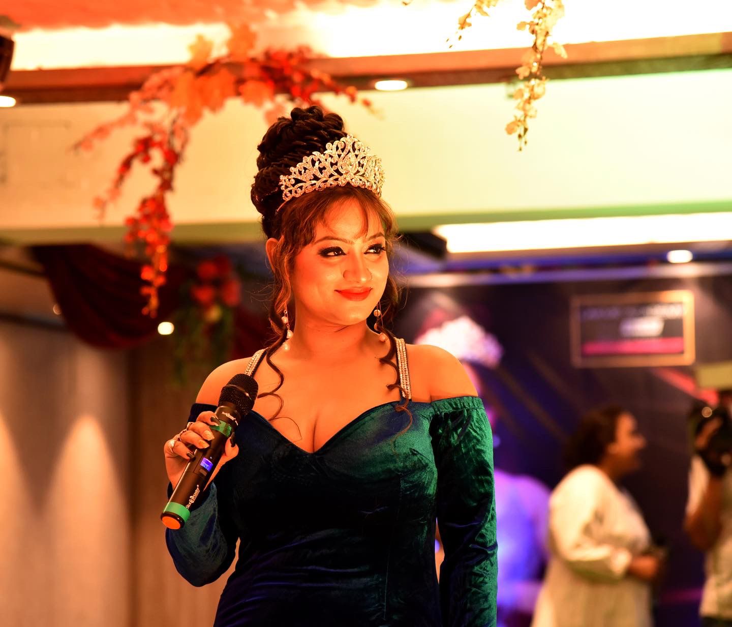 Season 4 Photo 17